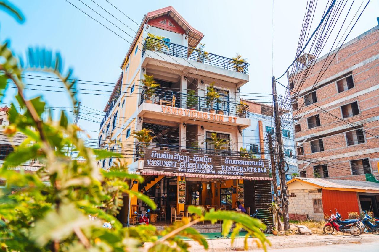 Vang Vieng Sunset Guesthouse & Restaurant Esterno foto